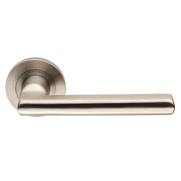 Steelworx SWL Carlton Lever Door Handle on Round Rose